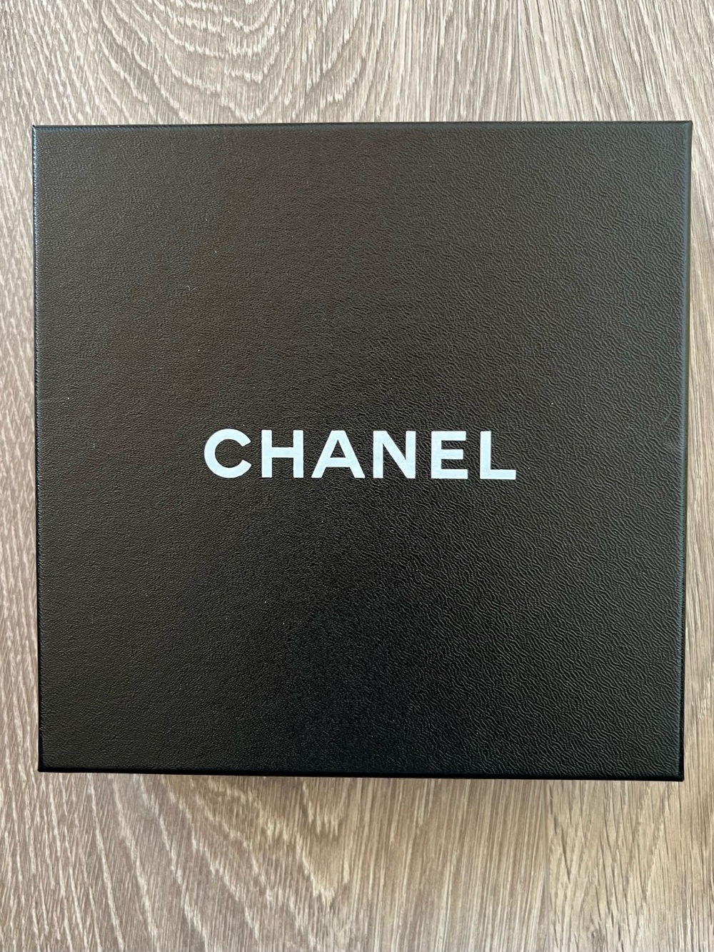 Chanel Box (BB327)